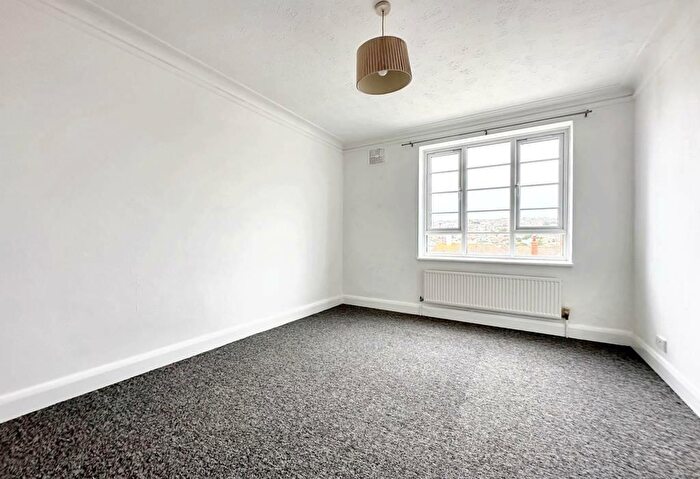 2 Bedroom Flat To Rent In Chichester Drive East, Saltdean, Brighton, BN2