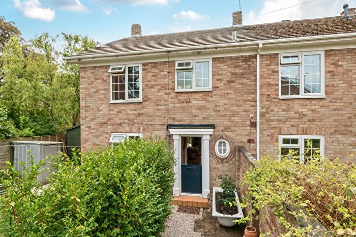 3 Bedroom End Of Terrace House For Sale In Oaklands Road, Havant, Hampshire, PO9