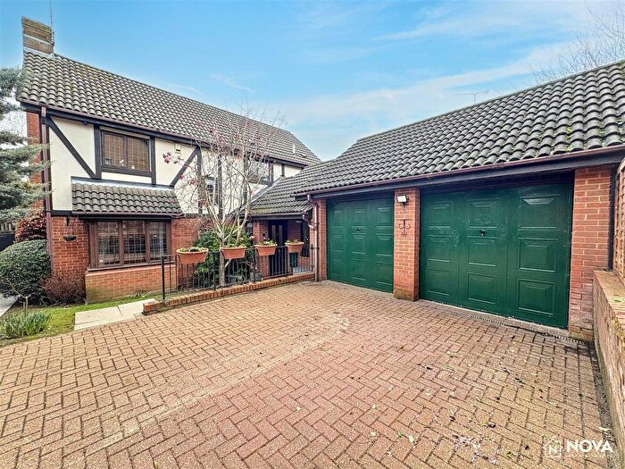 4 Bedroom Detached House For Sale In Perrymead, Luton, LU2