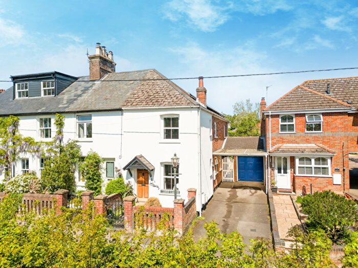 3 Bedroom End Of Terrace House For Sale In Wick Road, Wigginton, Tring, HP23