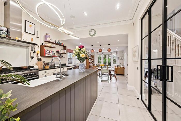6 Bedroom Property For Sale In Rylett Crescent, London, W12