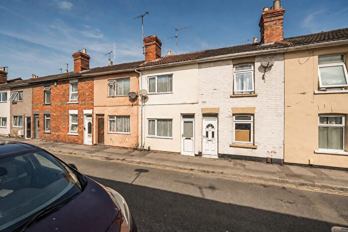 2 Bedroom Terraced House For Sale In Albion Street, Swindon, SN1