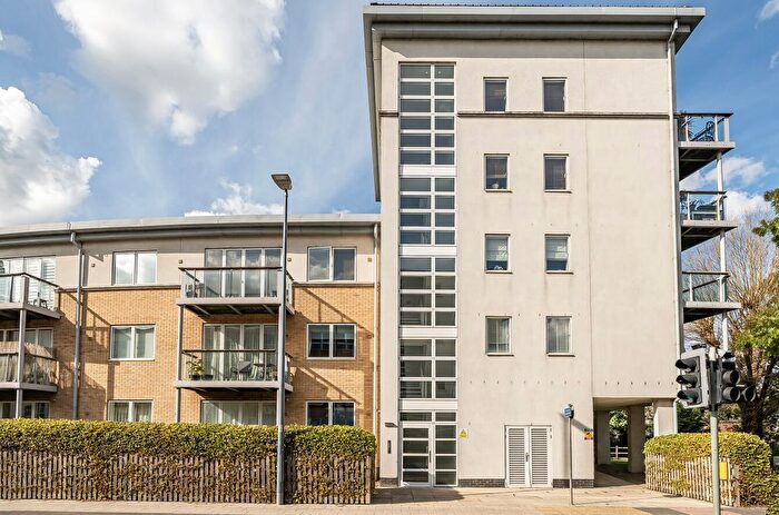 1 Bedroom Flat For Sale In Papermakers Lodge, Ryemead Way, High Wycombe, HP11