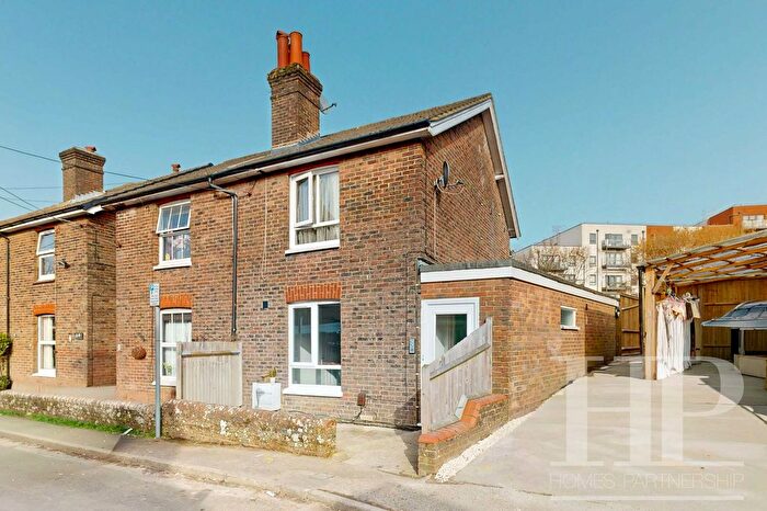 2 Bedroom Flat To Rent In St. Johns Road, Crawley, RH11