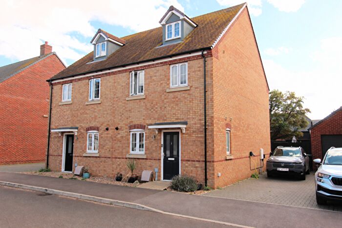 3 Bedroom Semi-Detached House For Sale In Goodship Lane, Potton, Sandy, SG19