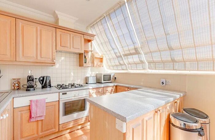 2 Bedroom Maisonette To Rent In Ifield Road, West Brompton, SW10