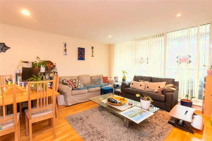 2 Bedroom Flat To Rent In Drift Court, Drift Court, Gallons Reach, E16