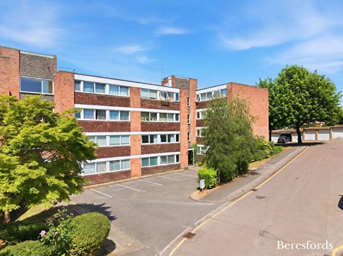 2 Bedroom Apartment For Sale In Radford Court, Billericay, CM12