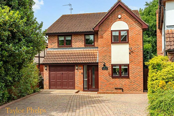 4 Bedroom Detached House For Sale In Tatsfield Avenue, Nazeing, EN9