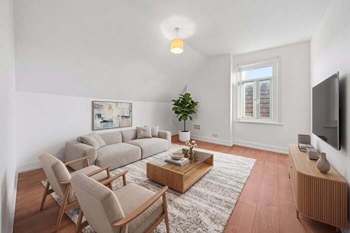 2 Bedroom Flat To Rent In St Leonard’S Road, Ealing, W13