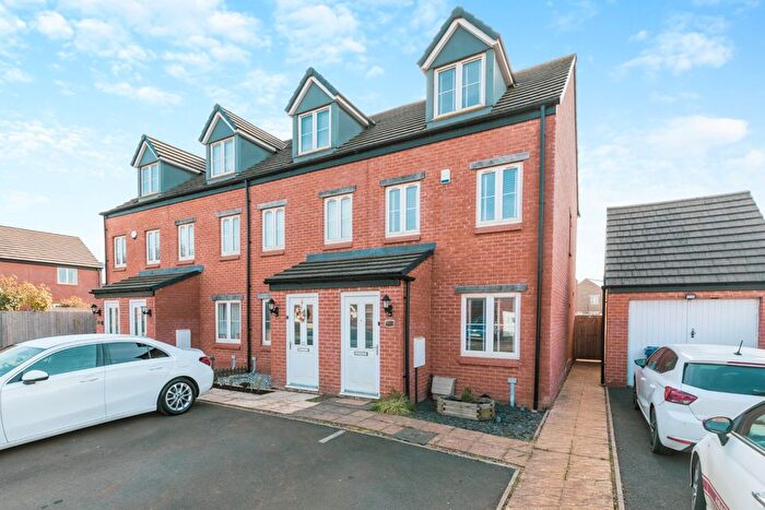 3 Bedroom End Of Terrace House To Rent In De La Warr Drive, Banbury, Oxfordshire, OX16