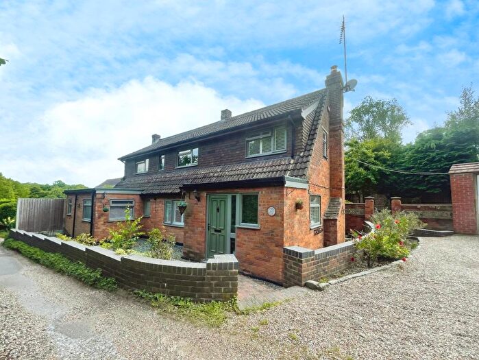 4 Bedroom Detached House For Sale In Faversham Road, Charing, TN27