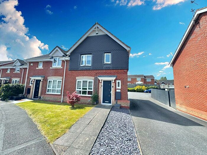 3 Bedroom End Of Terrace House For Sale In Lilleburne Drive, Nuneaton, CV10