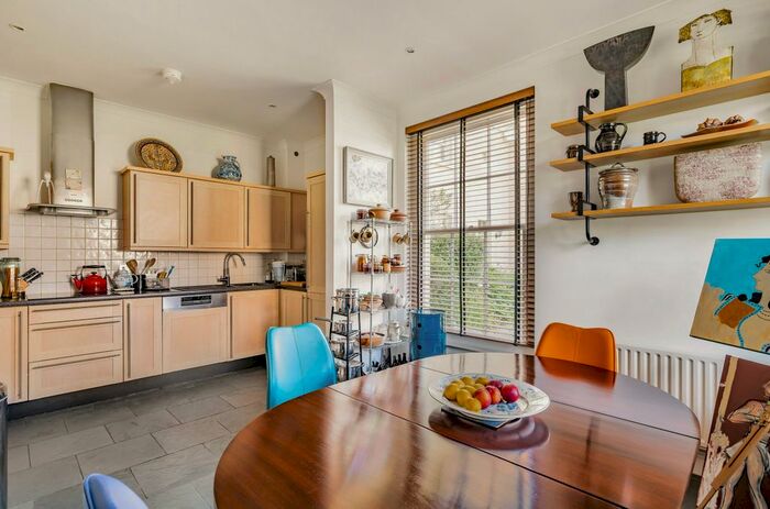 4 Bedroom Detached House For Sale In The Stables, Lechlade, Gloucestershire, GL7