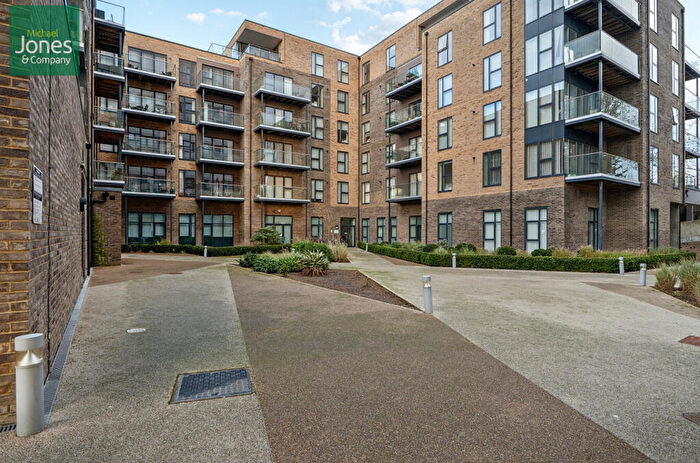 2 Bedroom Flat To Rent In The Causeway, A The Causeway, Causeway Place, Worthing, BN12