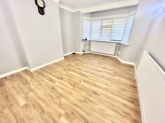 2 Bedroom Apartment To Rent In Alexandra Avenue, Harrow, HA2