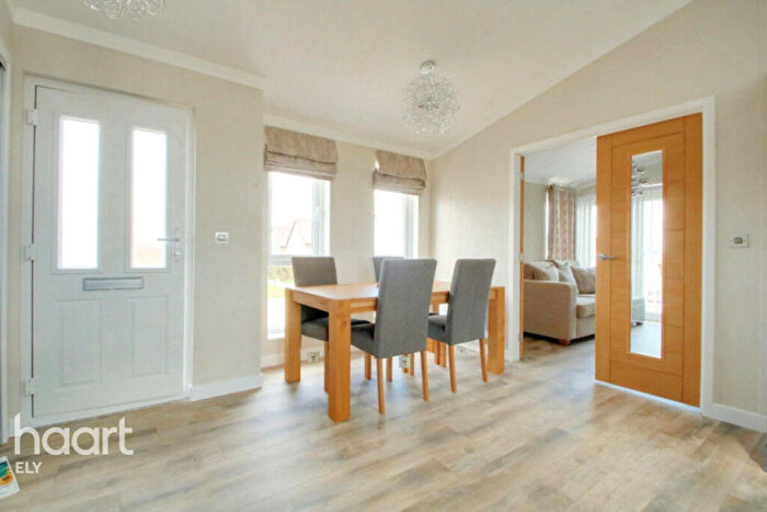 2 Bedroom Park Home For Sale In Hardwicke Fields, Haddenham, CB6