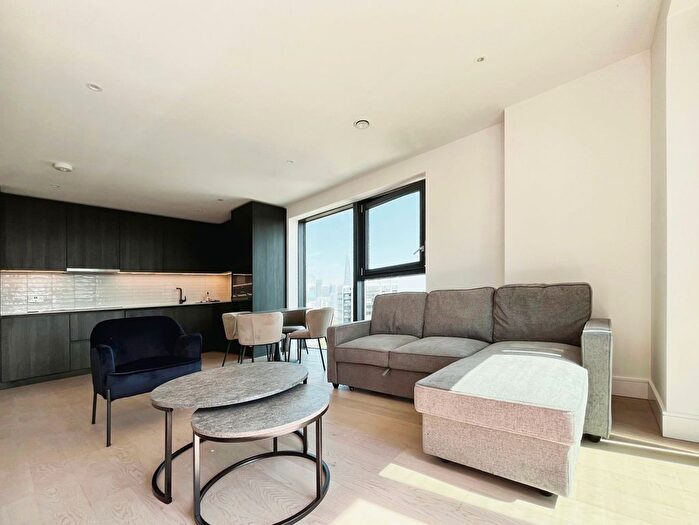 2 Bedroom Flat To Rent In Hawksbury Heights, Hewson Way, London, SE17