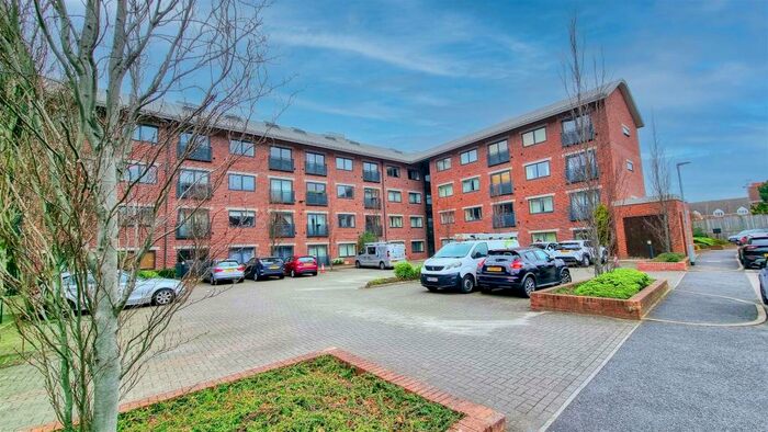 1 Bedroom Apartment For Sale In Markham Quay, Camlough Walk, Chesterfield, Derbyshire, S41
