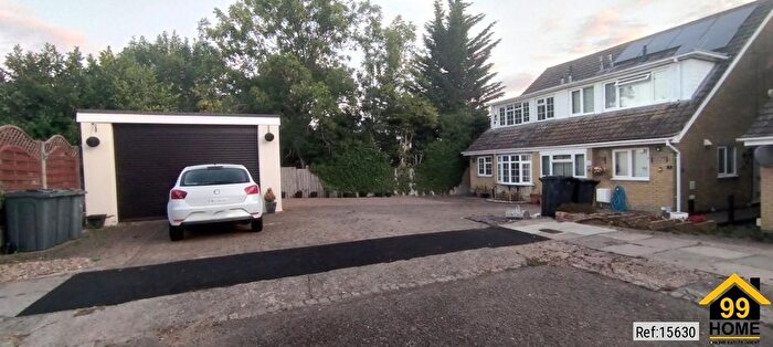 3 Bedroom Semi-Detached House To Rent In Seaton Road, Luton, United Kingdom, LU4