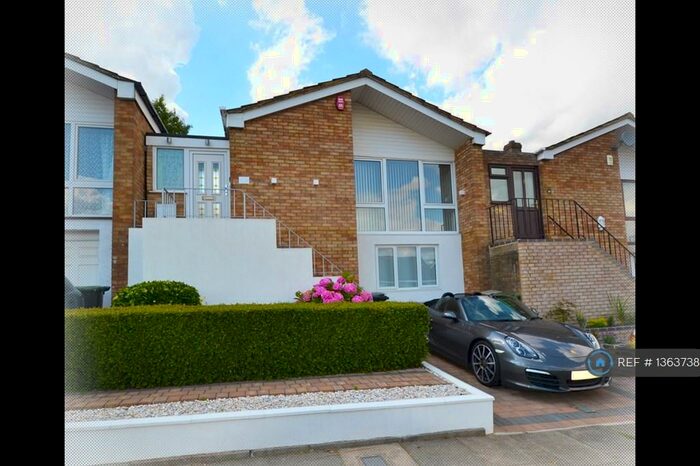 3 Bedroom Detached House To Rent In Devon Road, Luton, LU2
