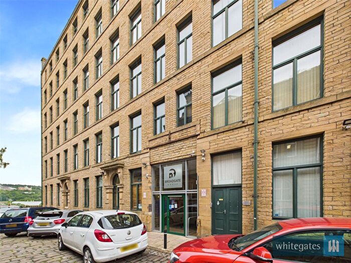 2 Bedroom Flat To Rent In Broadgate House, Broad Street, Bradford, West Yorkshire, BD1