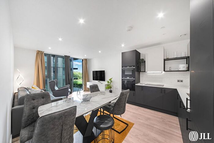 2 Bedroom Flat To Rent In Willowbrook House, London, N4