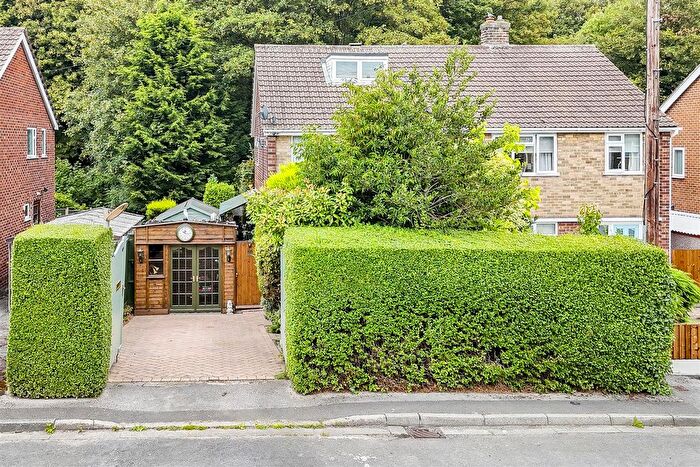 3 Bedroom Semi-detached House For Sale In Willow Crescent, Gedling, Nottinghamshire, NG4