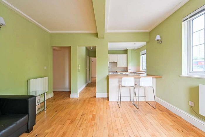 2 Bedroom Flat To Rent In The Highway, Wapping, London, E1W