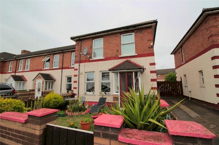 3 Bedroom End Of Terrace House For Sale In Meadowdale Close, Middlesbrough, Durham, TS2