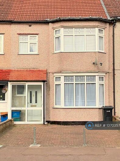 3 Bedroom Terraced House To Rent In Roll Gardens, Ilford, IG2