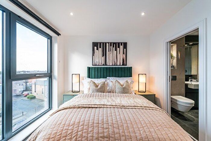 2 Bedroom Flat To Rent In Watteau Square, Croydon, CR0