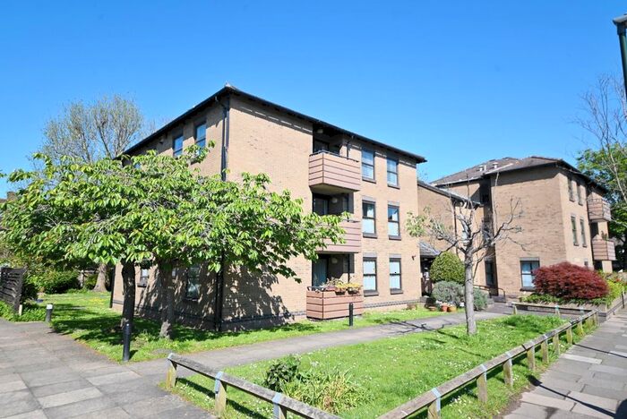 1 Bedroom Property For Sale In Field Lane, Teddington, TW11