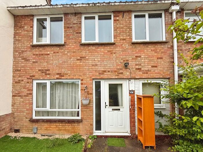 3 Bedroom Terraced House For Sale In Cherry Way, Hatfield, AL10