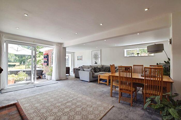 6 Bedroom Detached House For Sale In Vicarage Road, Lover ***Watch The Video***, SP5