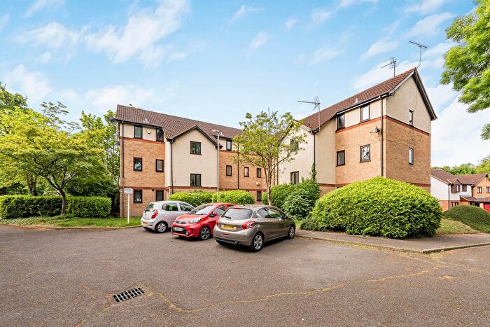 Studio For Sale In Bullrush Grove, Uxbridge, UB8