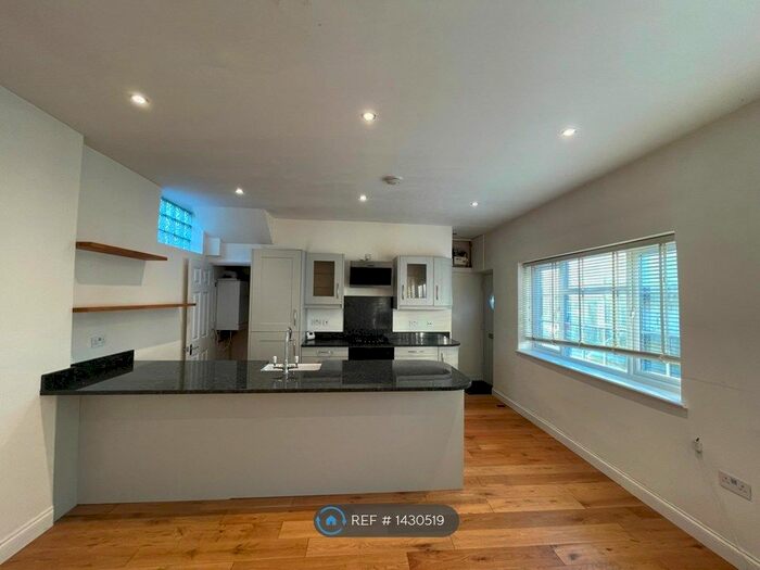 2 Bedroom Terraced House To Rent In Victoria Road, Brentwood, Station, CM14