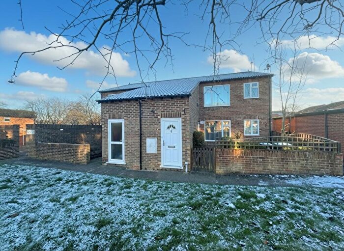 2 Bedroom Flat For Sale In Sadlers Court, Abingdon, OX14