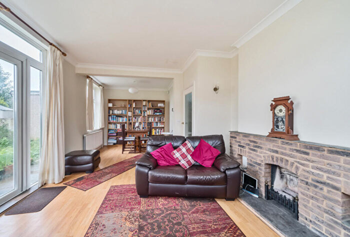 3 Bedroom Link Detached House For Sale In Church Lane, Kingsbury, London, NW9