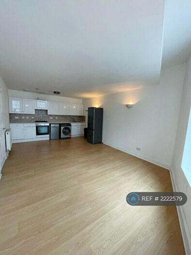 2 Bedroom Flat To Rent In Shoreditch High Street, London, E1