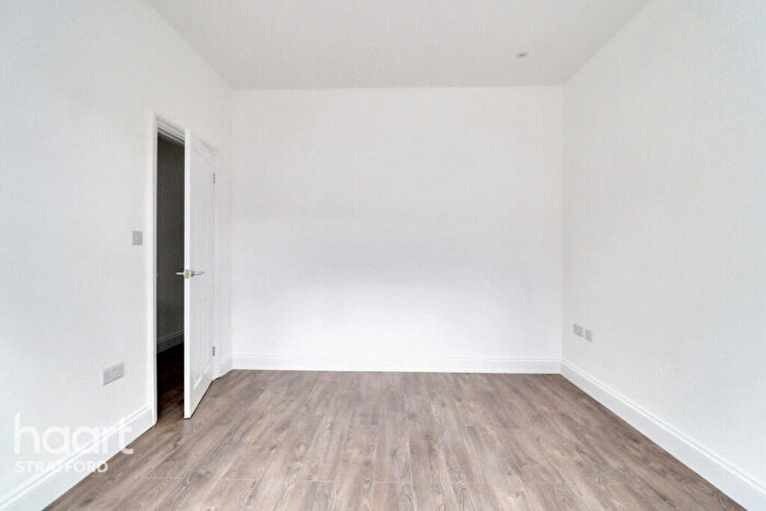 3 Bedroom Terraced House For Sale In Geere Road, Stratford, E15