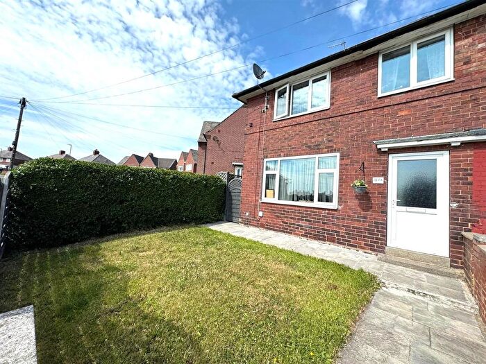 3 Bedroom End Of Terrace House To Rent In Fairfield Hill, Leeds, LS13