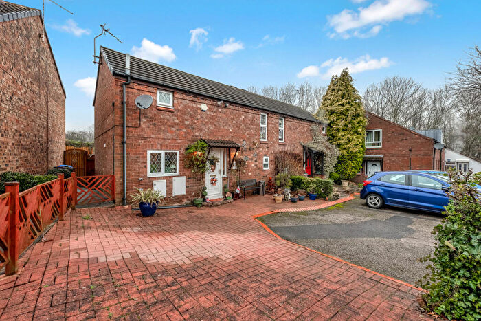 3 Bedroom Semi-Detached House For Sale In Deanefield View, Sheffield, S20