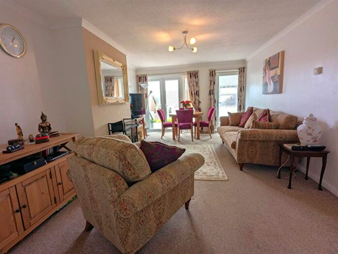 2 Bedroom Detached Bungalow For Sale In Pursley Close, Lake, PO36