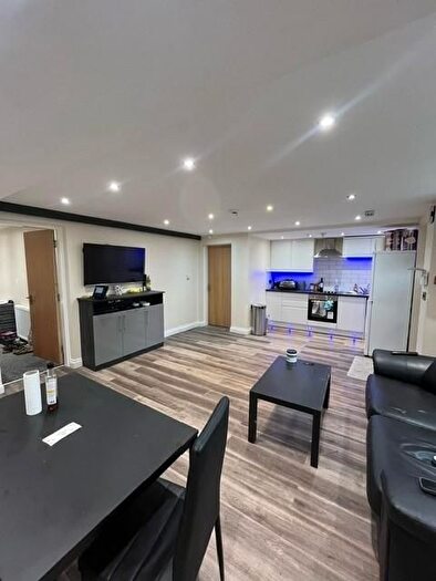 2 Bedroom Flat To Rent In Ashwood Terrace, Leeds, LS6