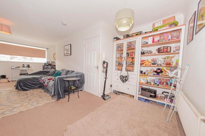 2 Bedroom Flat For Sale In Busely Court, Morley, Leeds, LS27