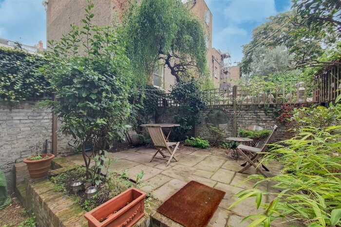 2 Bedroom Flat To Rent In Redcliffe Street, London, SW10