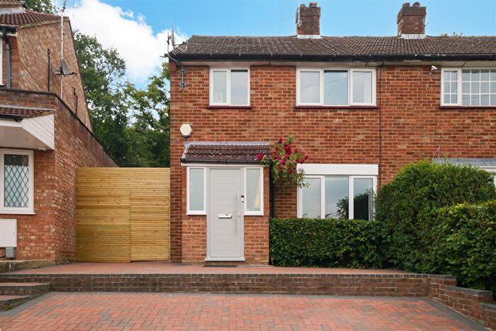 3 Bedroom Semi-Detached House For Sale In Worcester Crescent, Mill Hill, NW7