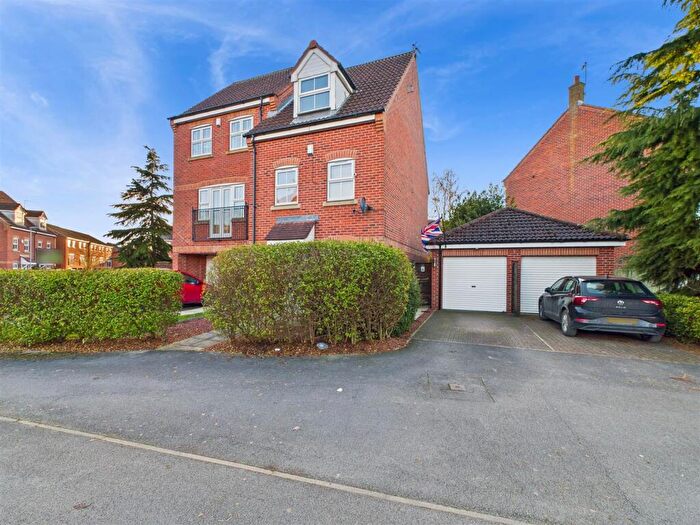 3 Bedroom Semi Detached House For Sale In Balmoral Lane, Brough, HU15