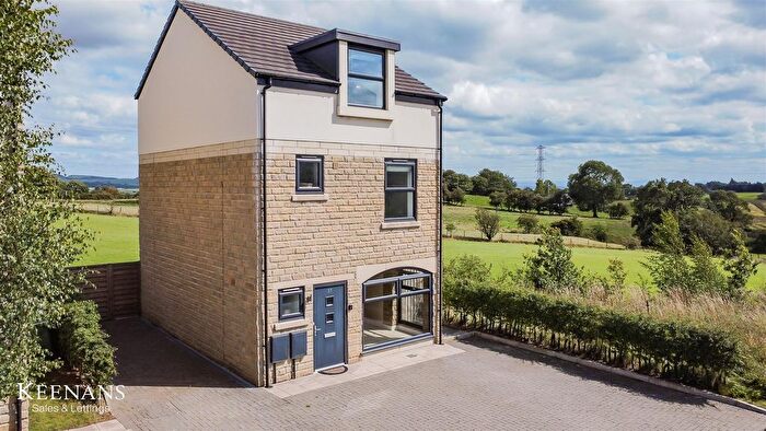 3 Bedroom Town House For Sale In Bleaklow Court, Hawkshaw, BL8
